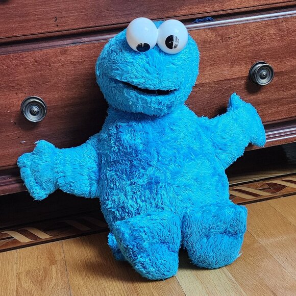 Sesame Street Cookie Monster Stuffed Animal Toy - Picture 3 of 11